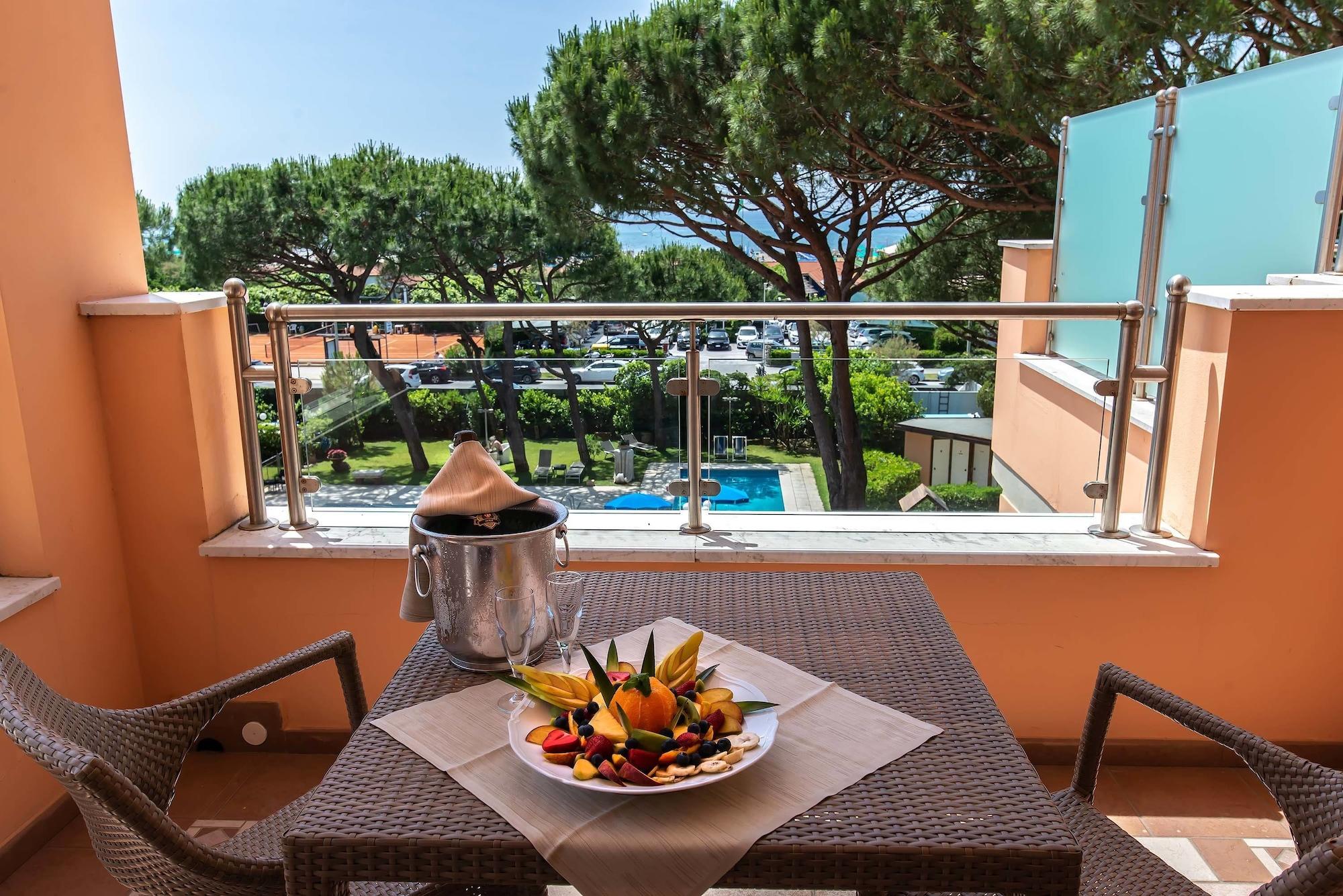 Versilia Palace Hotel Marina di Pietrasanta Ngoại thất bức ảnh