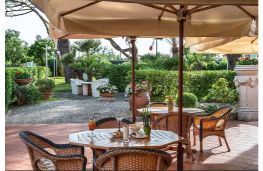Versilia Palace Hotel Marina di Pietrasanta Ngoại thất bức ảnh