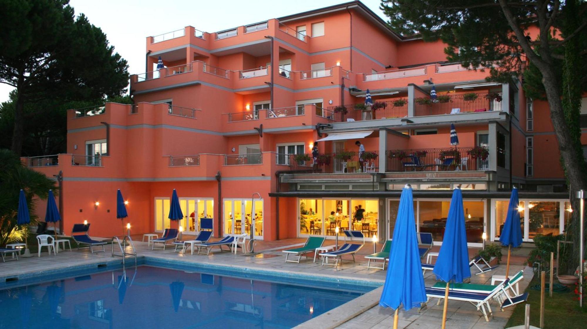 Versilia Palace Hotel Marina di Pietrasanta Ngoại thất bức ảnh