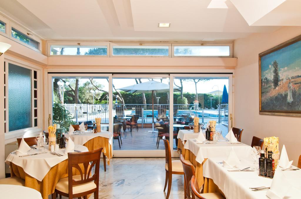 Versilia Palace Hotel Marina di Pietrasanta Ngoại thất bức ảnh